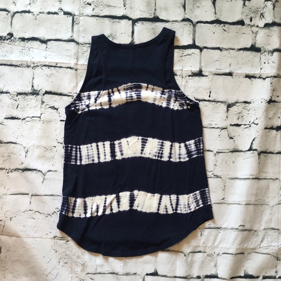 Universal Thread Tank - Picture 2 of 3